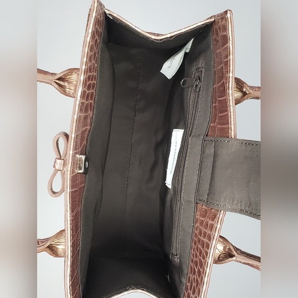 Liz Claiborne Gold Faux Crocodile Embossed Handbag EUC - Picture 3 of 6